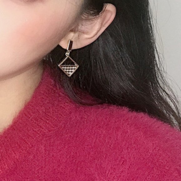 ♠️ NEW Minimalist Gold Earrings - Picture 2 of 7